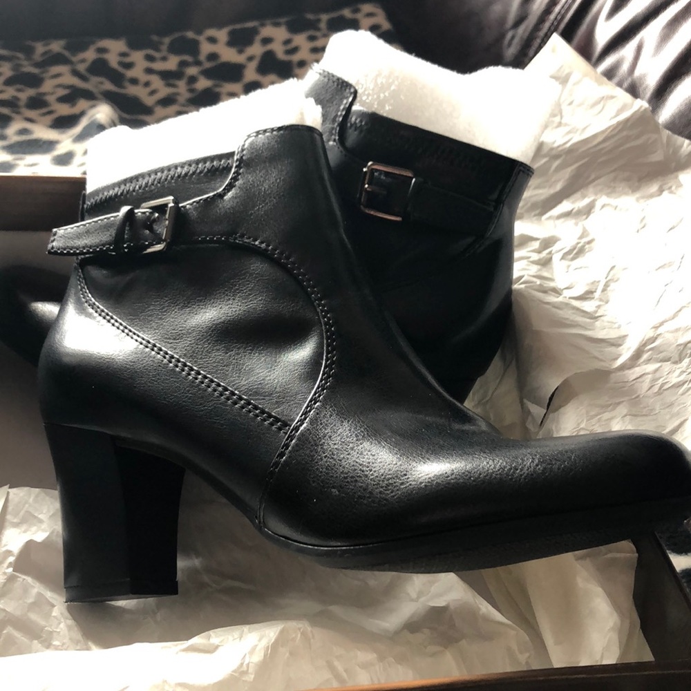 L-Refrain, Black Boots